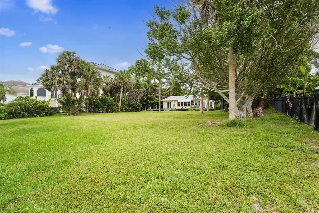 7538 Westmoreland Drive Sarasota FL 34243