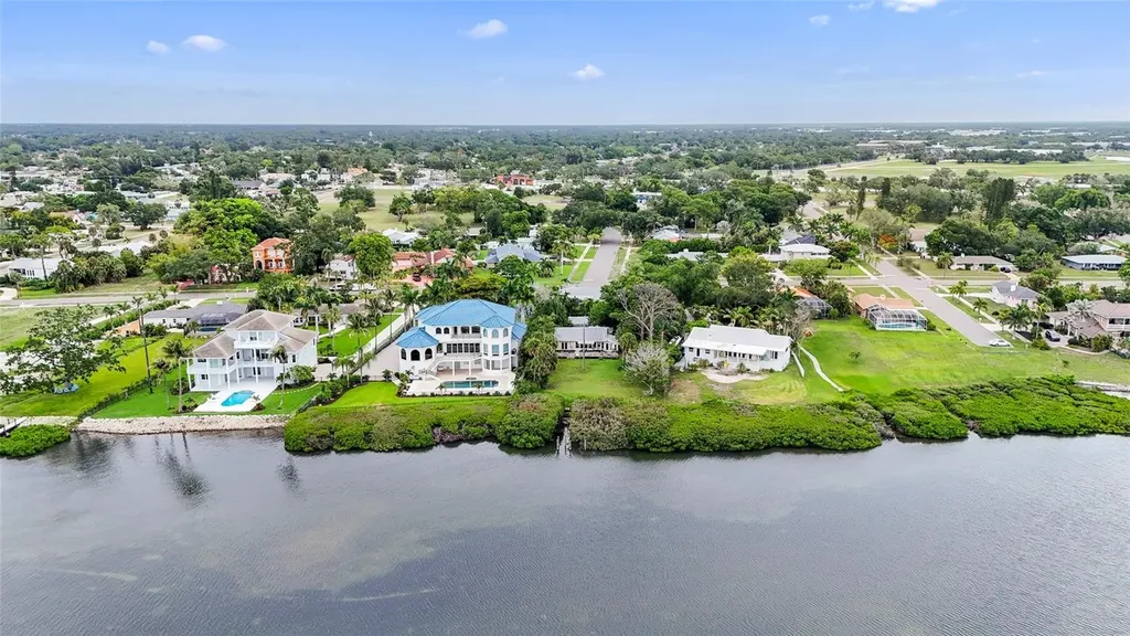 7538 Westmoreland Drive Sarasota FL 34243