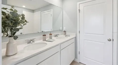984 Pinewood Street Kissimmee FL 34744