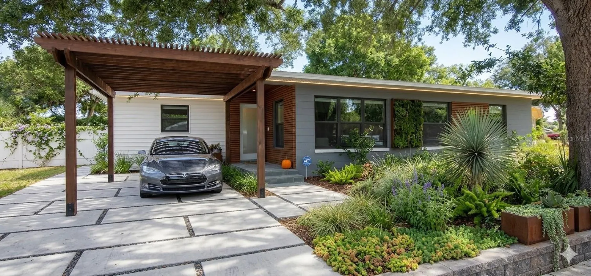 8702 Beverly Drive Tampa FL 33617