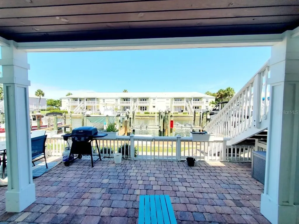 5111 Coquina Key Drive SE St Petersburg FL 33705