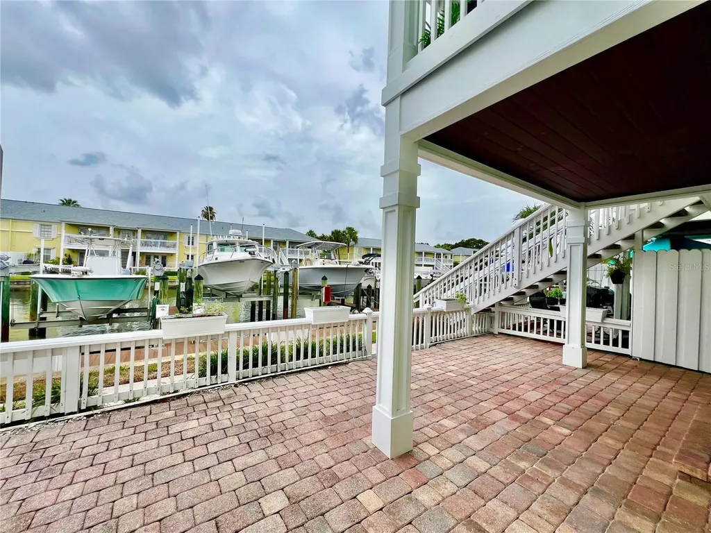 5111 Coquina Key Drive SE St Petersburg FL 33705