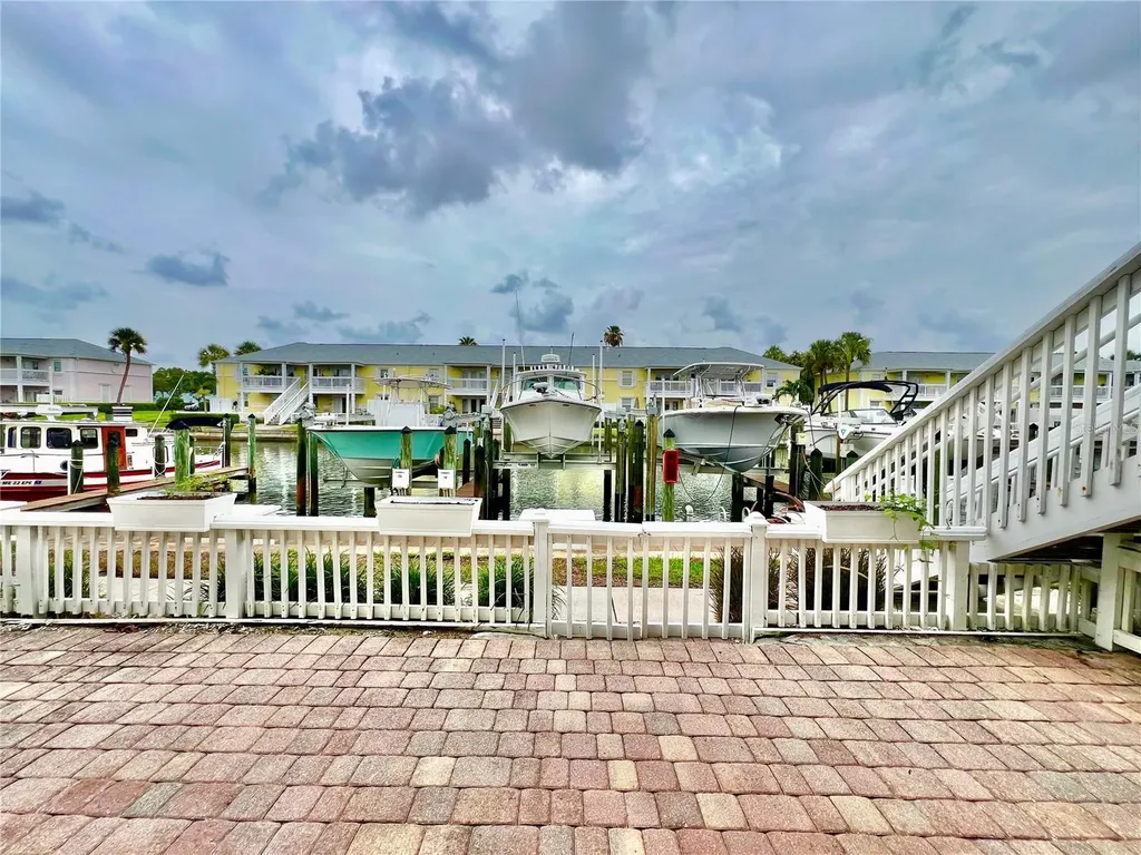 5111 Coquina Key Drive SE St Petersburg FL 33705