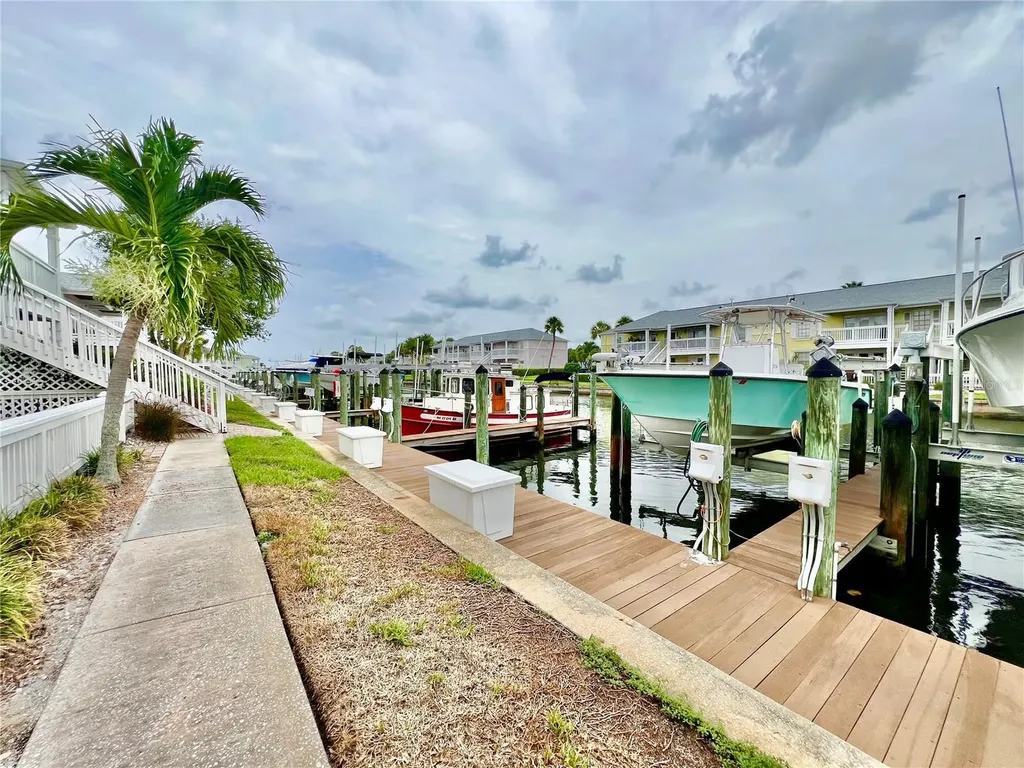 5111 Coquina Key Drive SE St Petersburg FL 33705
