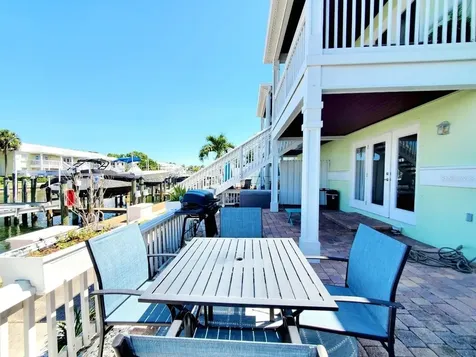 5111 Coquina Key Drive SE St Petersburg FL 33705