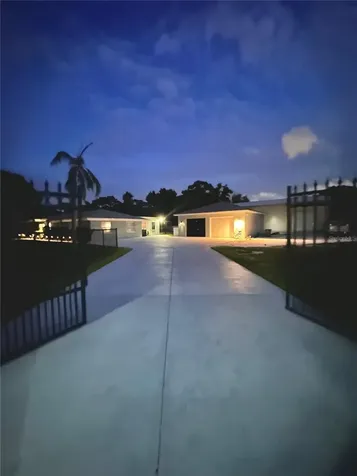2746 53rd Street Sarasota FL 34234