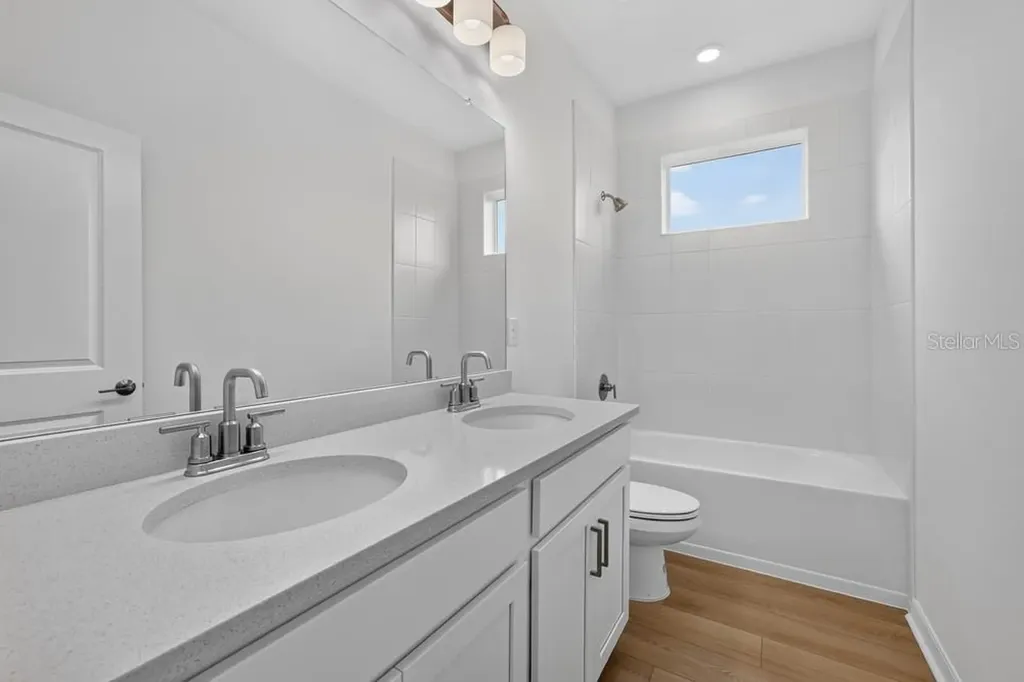 5032 Cyan Loop Apollo Beach FL 33572