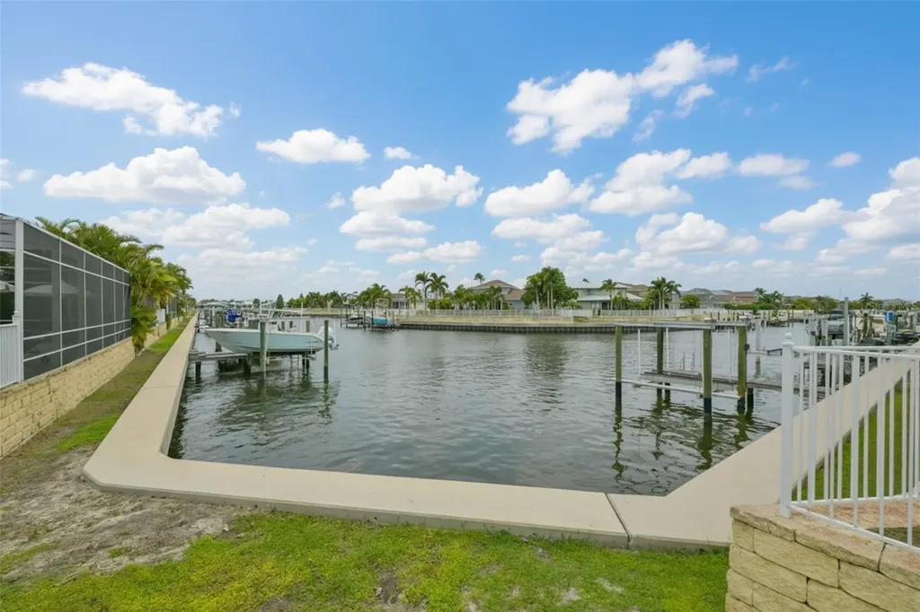 404 Islebay Drive Apollo Beach FL 33572