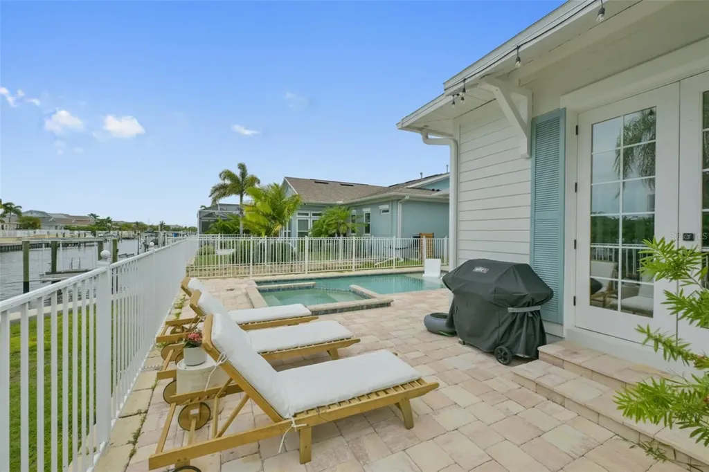 404 Islebay Drive Apollo Beach FL 33572