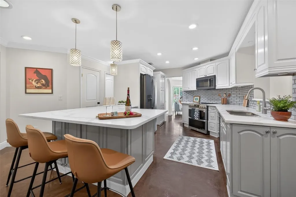303 Roebling Road S Belleair FL 33756