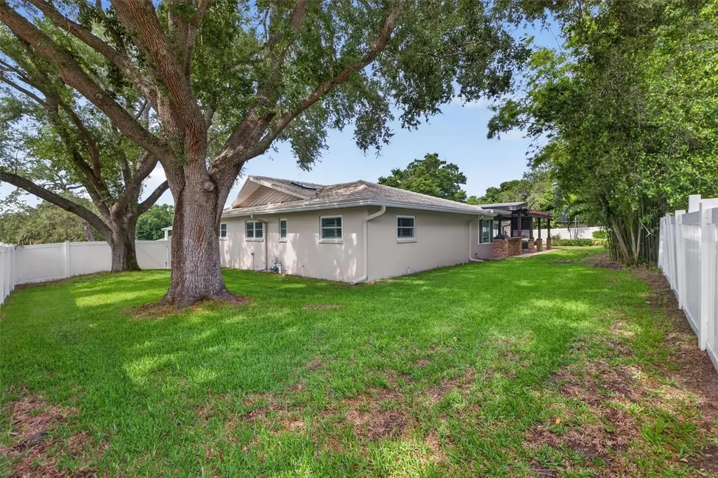 303 Roebling Road S Belleair FL 33756