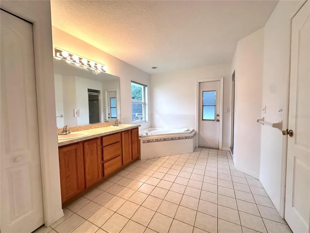 29439 Schinnecock Hills Lane San Antonio FL 33576