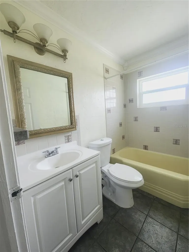 2023 Gold Avenue Sarasota FL 34235
