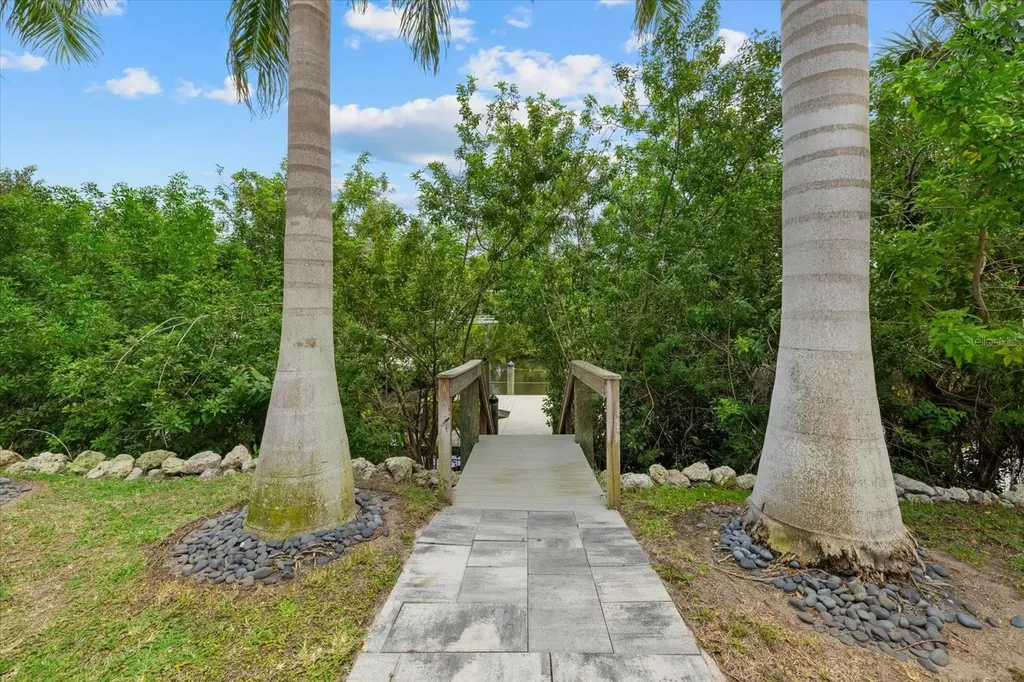 811 30th Court E Bradenton FL 34208