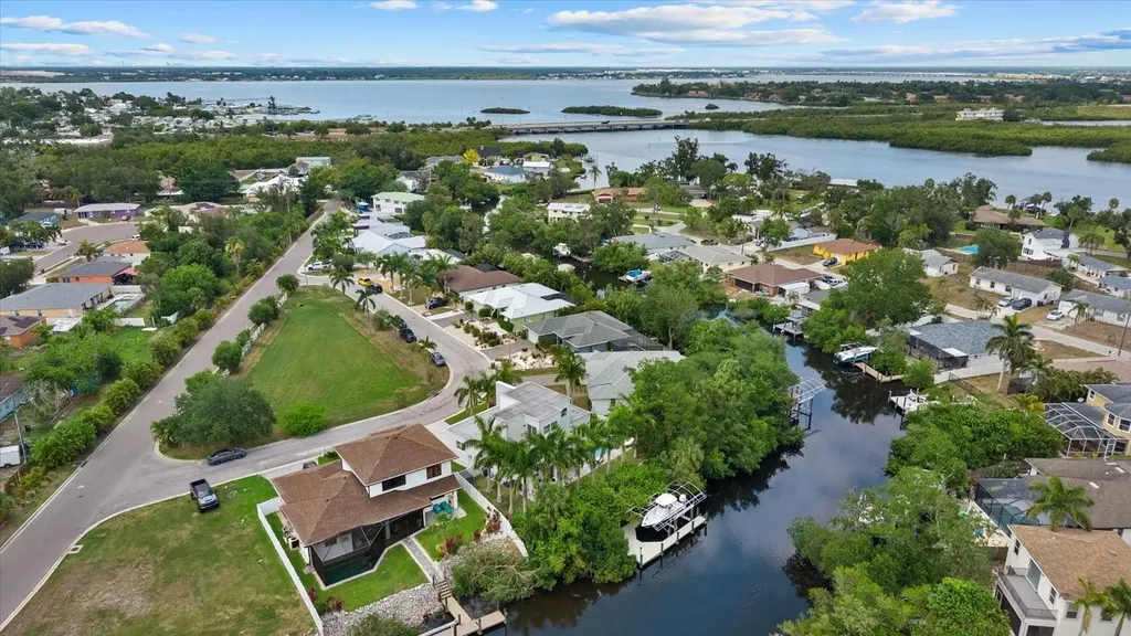 811 30th Court E Bradenton FL 34208
