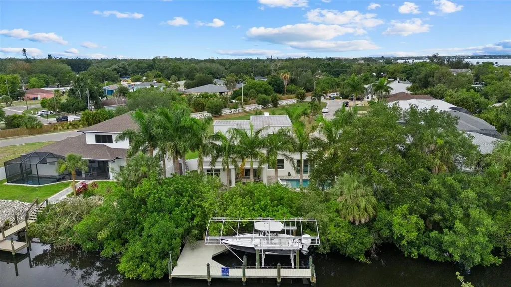 811 30th Court E Bradenton FL 34208