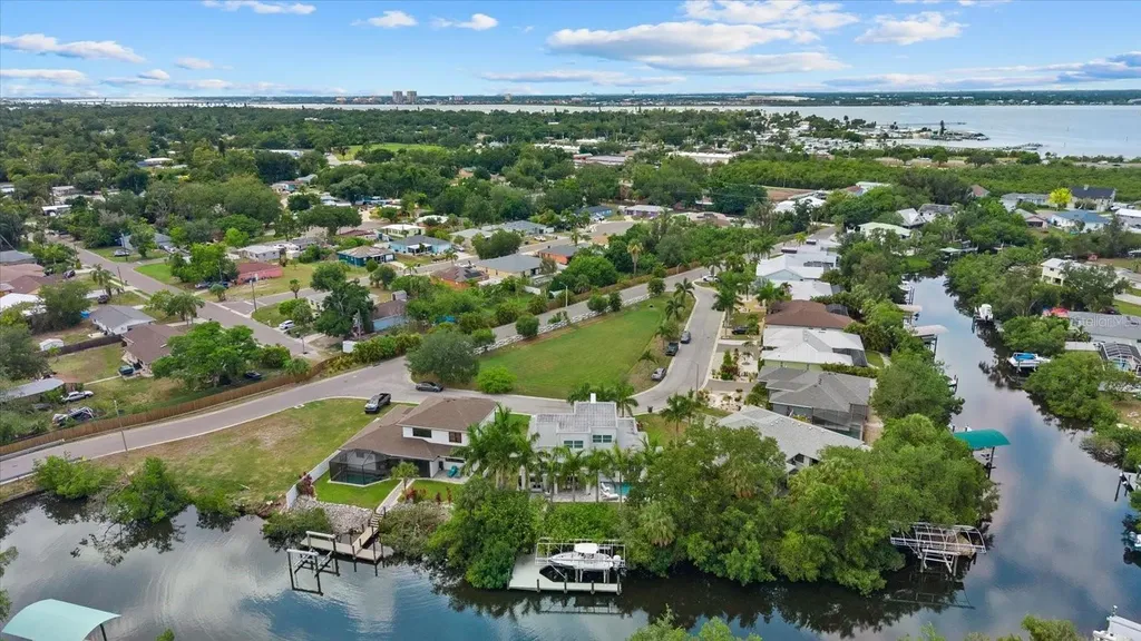811 30th Court E Bradenton FL 34208