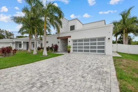 811 30th Court E Bradenton FL 34208