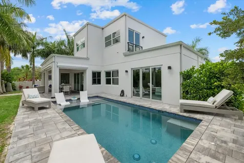 811 30th Court E Bradenton FL 34208