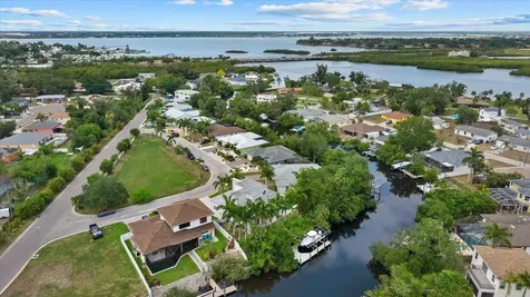 811 30th Court E Bradenton FL 34208