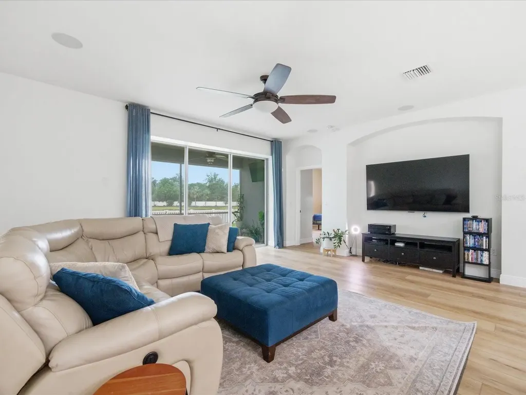 17735 Bright Wheat Drive Lithia FL 33547
