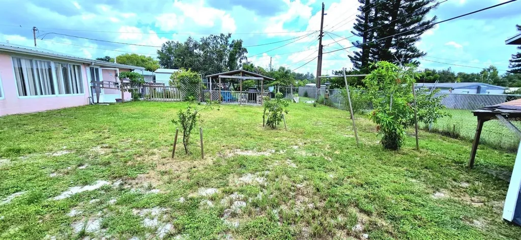 229 Raymond Avenue Frostproof FL 33843