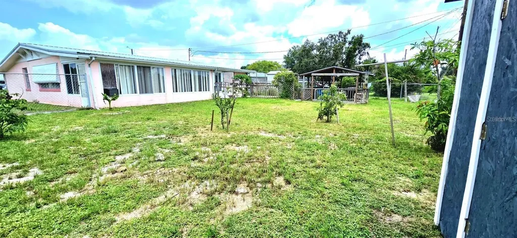 229 Raymond Avenue Frostproof FL 33843