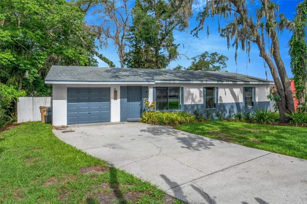 8732 Overlook Drive Tampa FL 33617