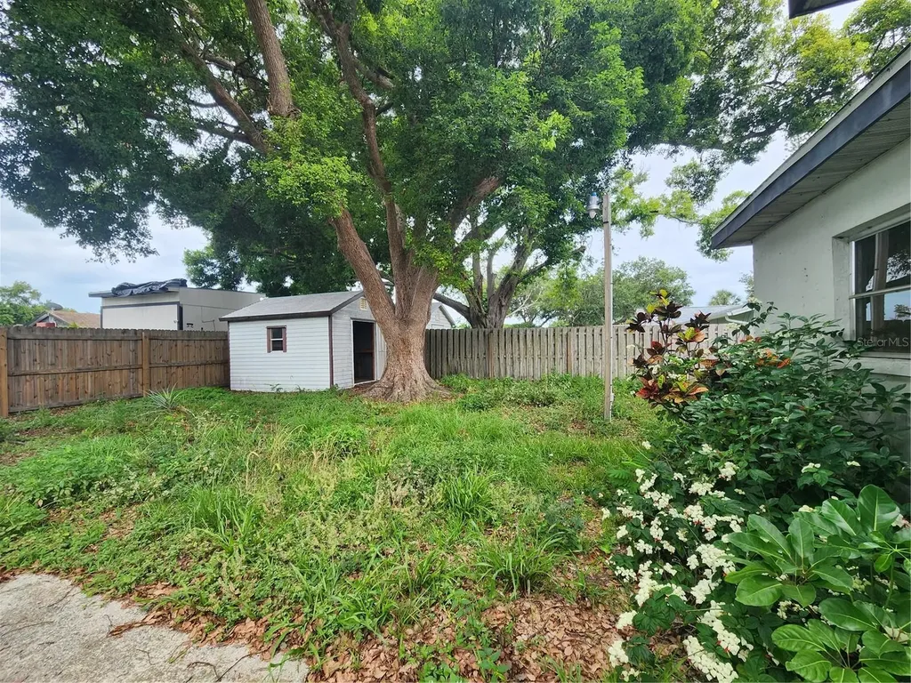 848 Ponderosa Pine Lane Sarasota FL 34243