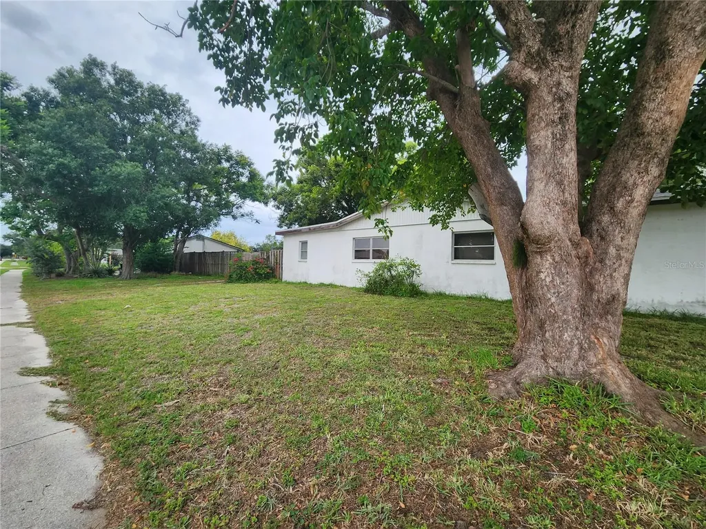 848 Ponderosa Pine Lane Sarasota FL 34243