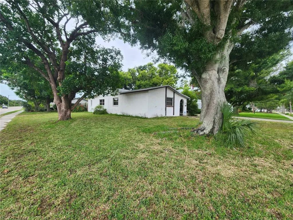 848 Ponderosa Pine Lane Sarasota FL 34243