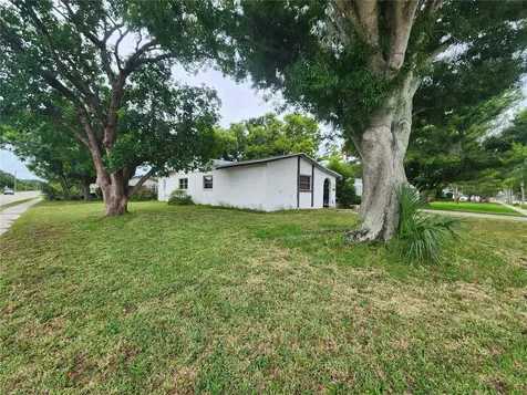 848 Ponderosa Pine Lane Sarasota FL 34243