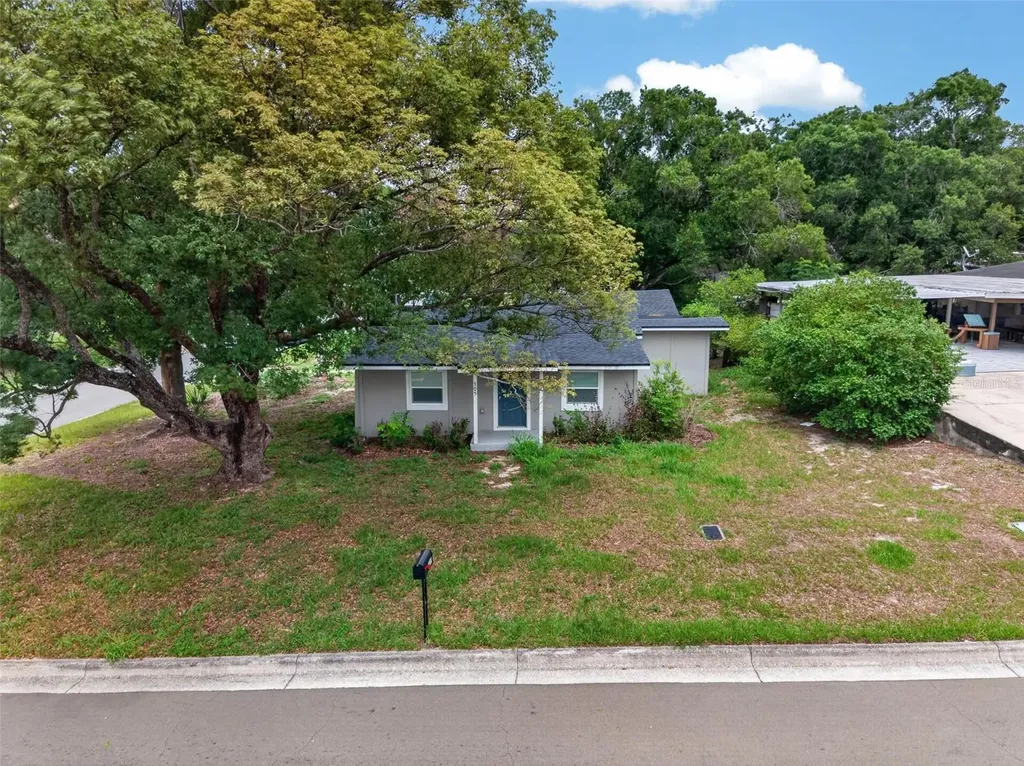 305 S Sharp Street Lake Wales FL 33853