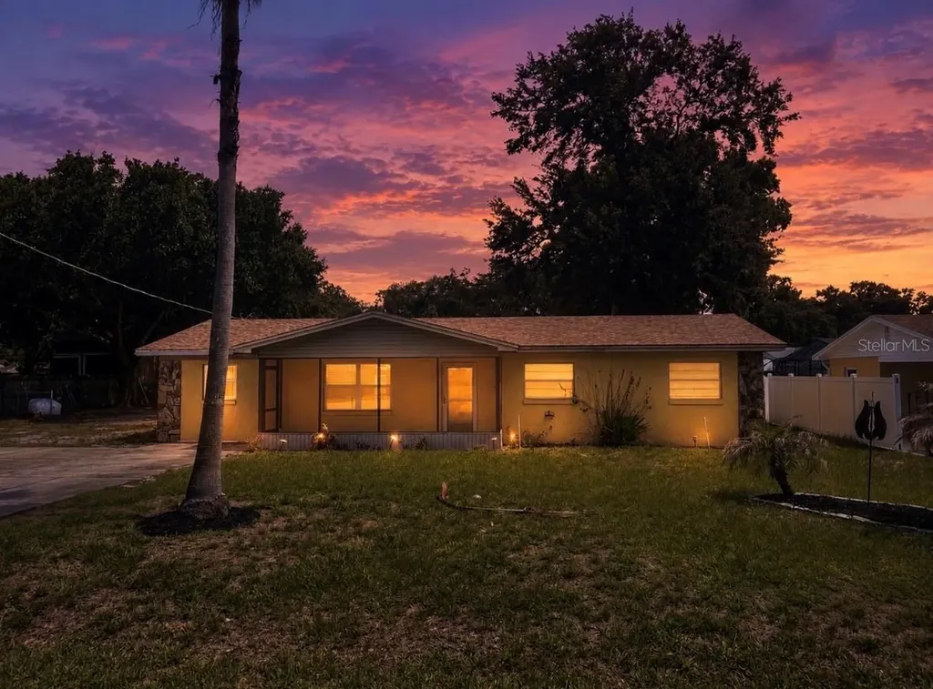 124 Bishop Street Auburndale FL 33823