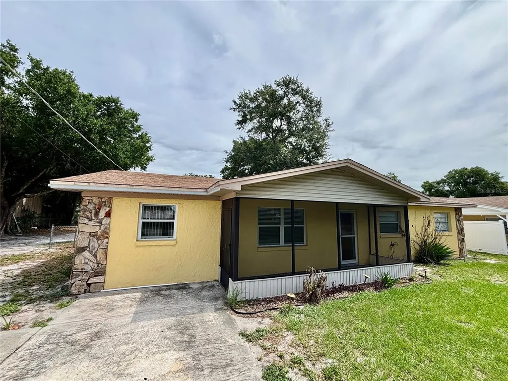 124 Bishop Street Auburndale FL 33823