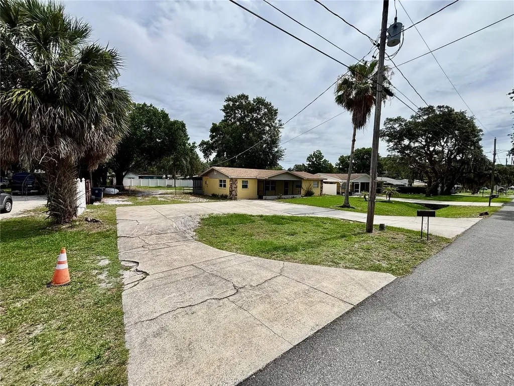 124 Bishop Street Auburndale FL 33823