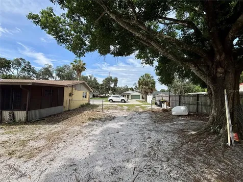 124 Bishop Street Auburndale FL 33823
