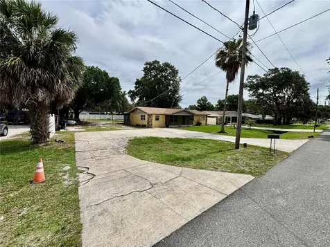 124 Bishop Street Auburndale FL 33823