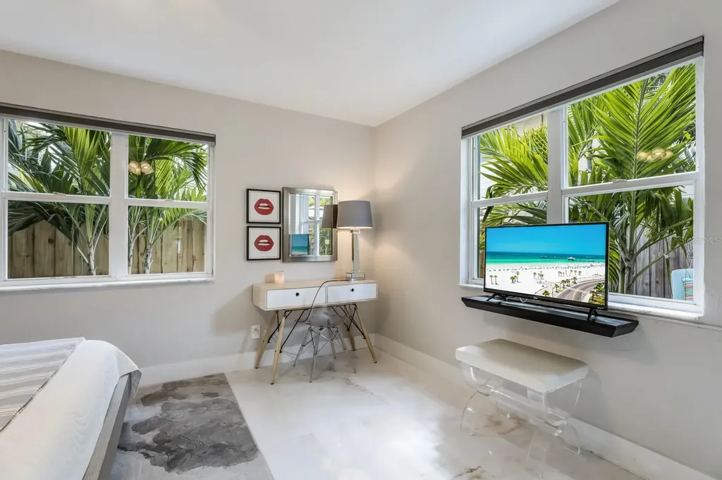 161 Golden Gate Point Sarasota FL 34236