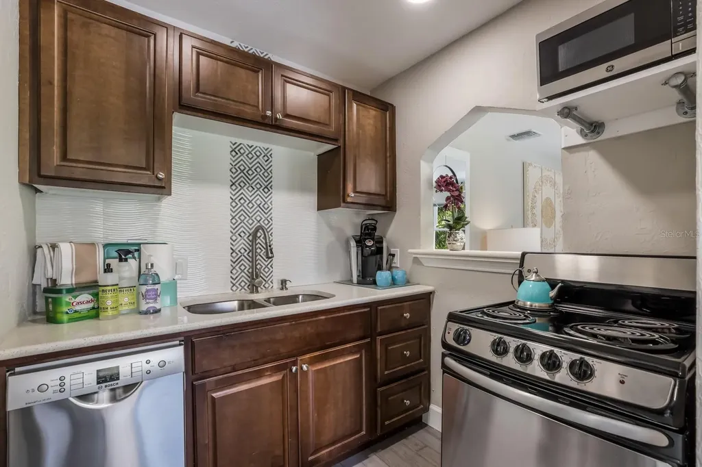 161 Golden Gate Point Sarasota FL 34236