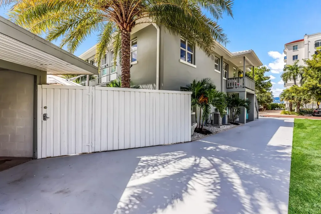 161 Golden Gate Point Sarasota FL 34236