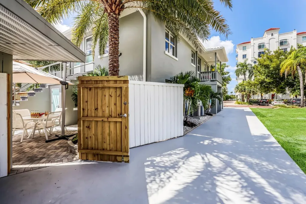 161 Golden Gate Point Sarasota FL 34236