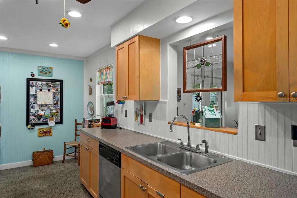 818 Wilkie Street Dunedin FL 34698