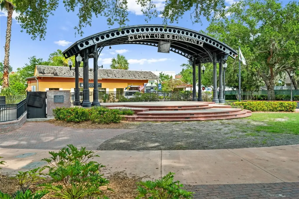 818 Wilkie Street Dunedin FL 34698