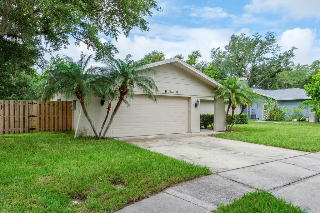 1313 Whisper Drive Largo FL 33770