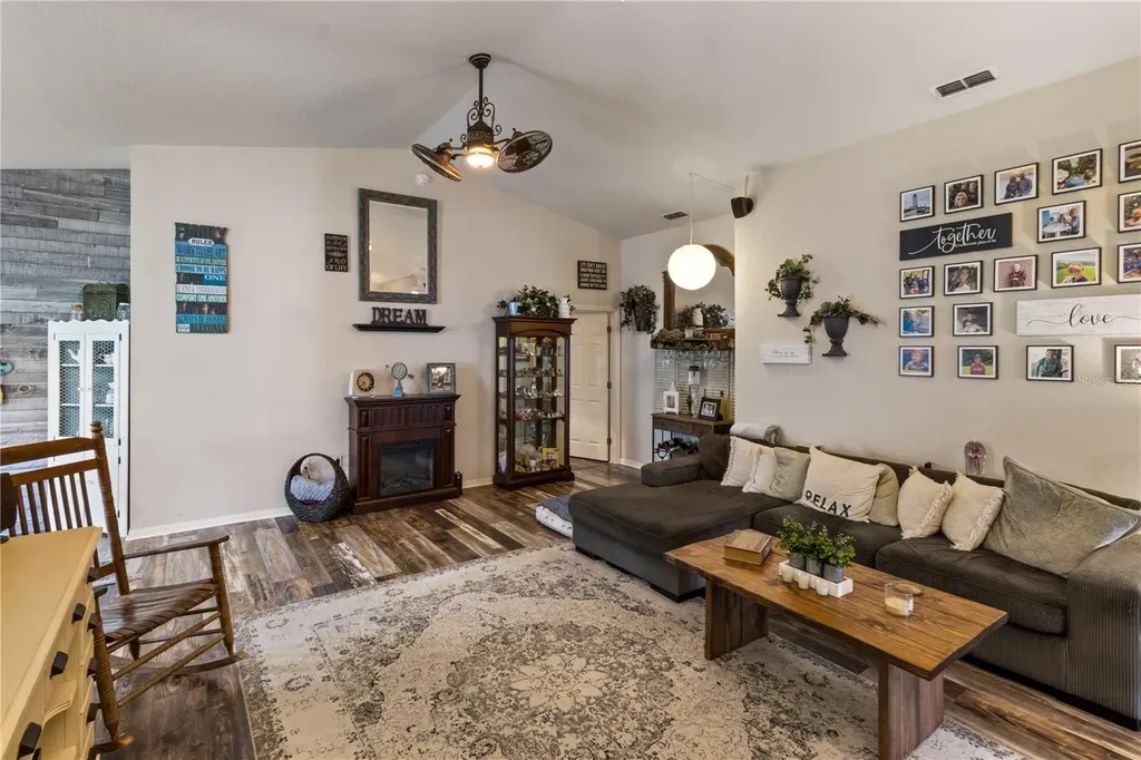 4562 Fairway Oaks Drive Mulberry FL 33860