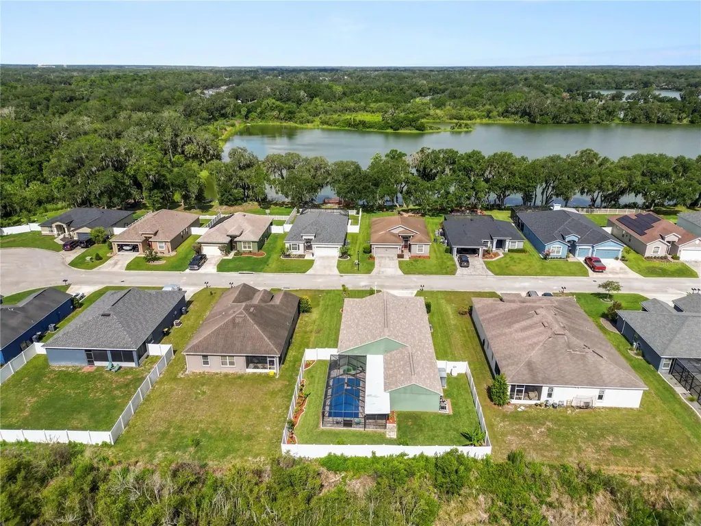 4562 Fairway Oaks Drive Mulberry FL 33860
