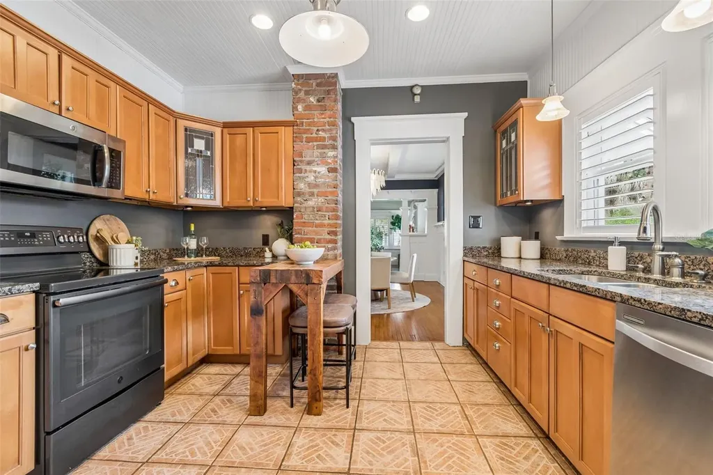4010 W Neptune Street Tampa FL 33629