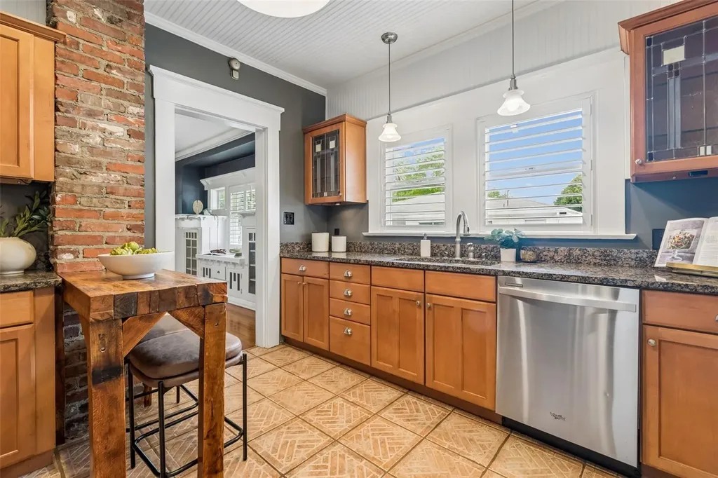 4010 W Neptune Street Tampa FL 33629