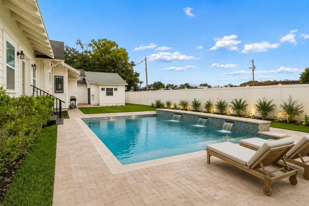 4010 W Neptune Street Tampa FL 33629